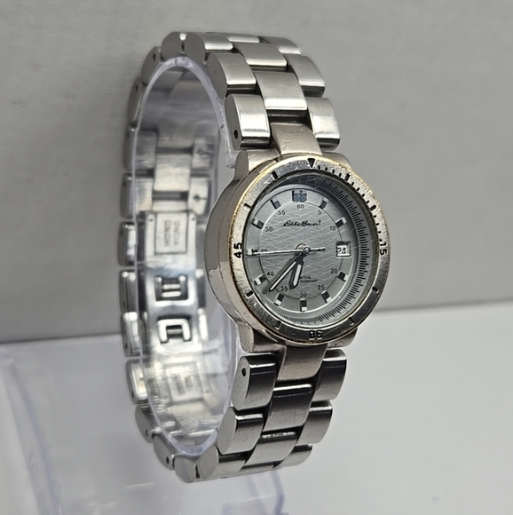 Womens Eddie Bauer SM Textured Sport Date Watch Silver Tone Date New Battery - Picture 3 of 10